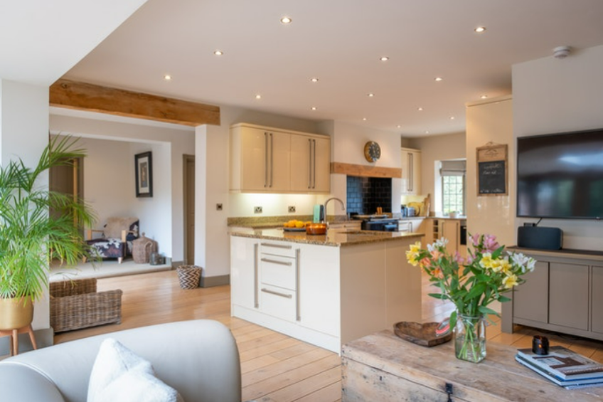 Making Moves & Lustworthy Home – Beckford